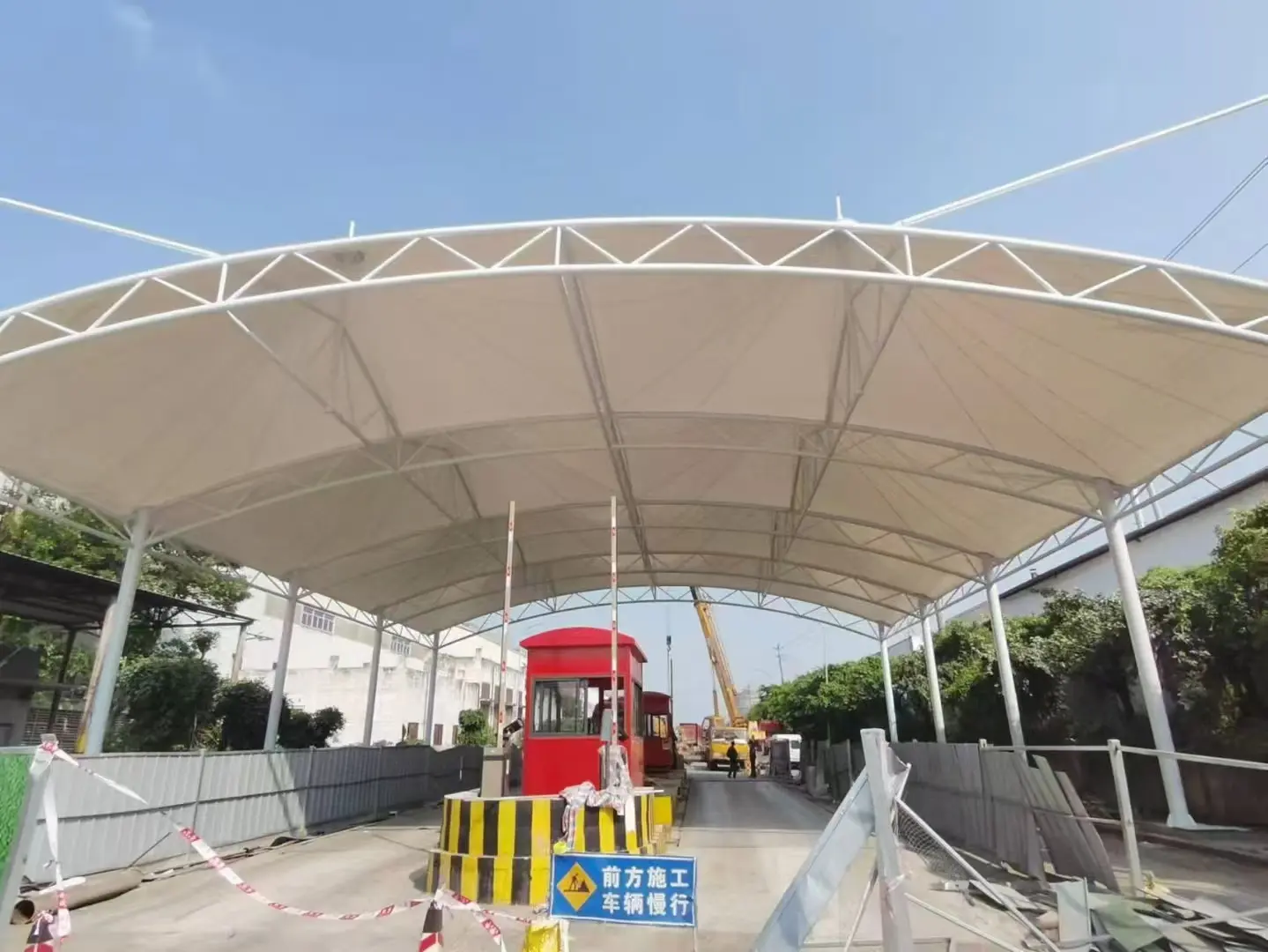 【贵州大方雨棚】怎么选择【源头工厂】：解决雨棚建造盲目选择的选型标准